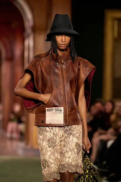 Look 7